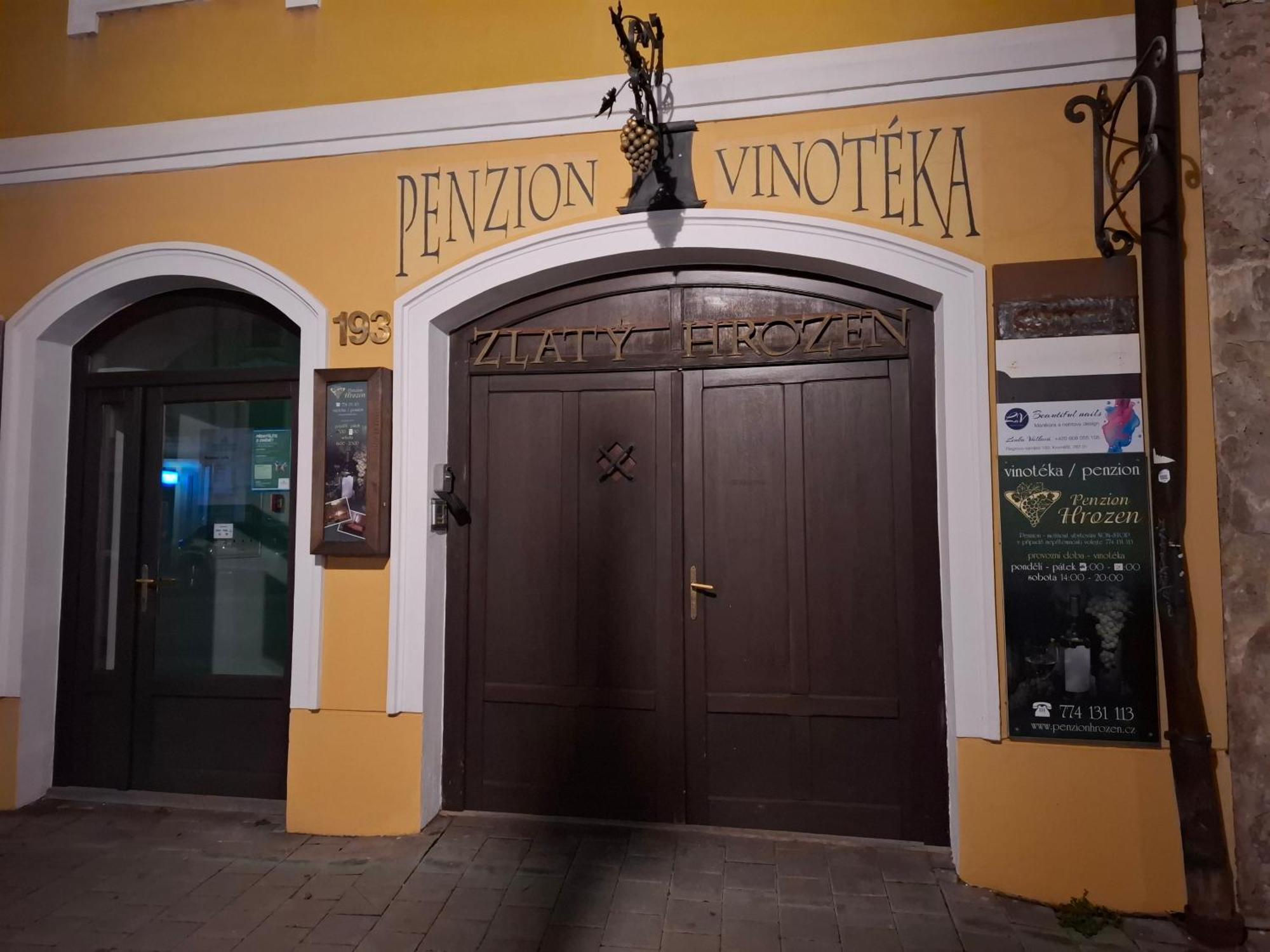 Penzion A Vinoteka Hrozen Kroměříž Eksteriør bilde